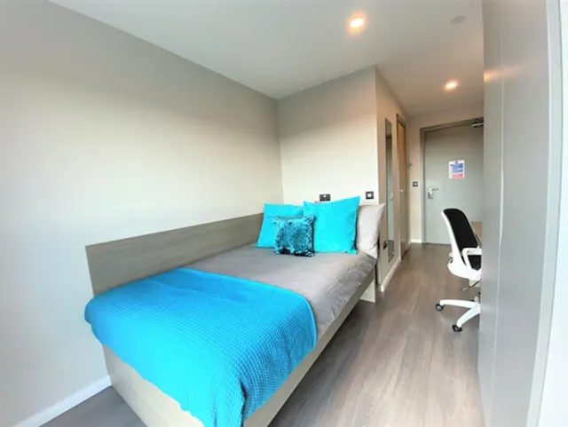 Ensuite room image 1