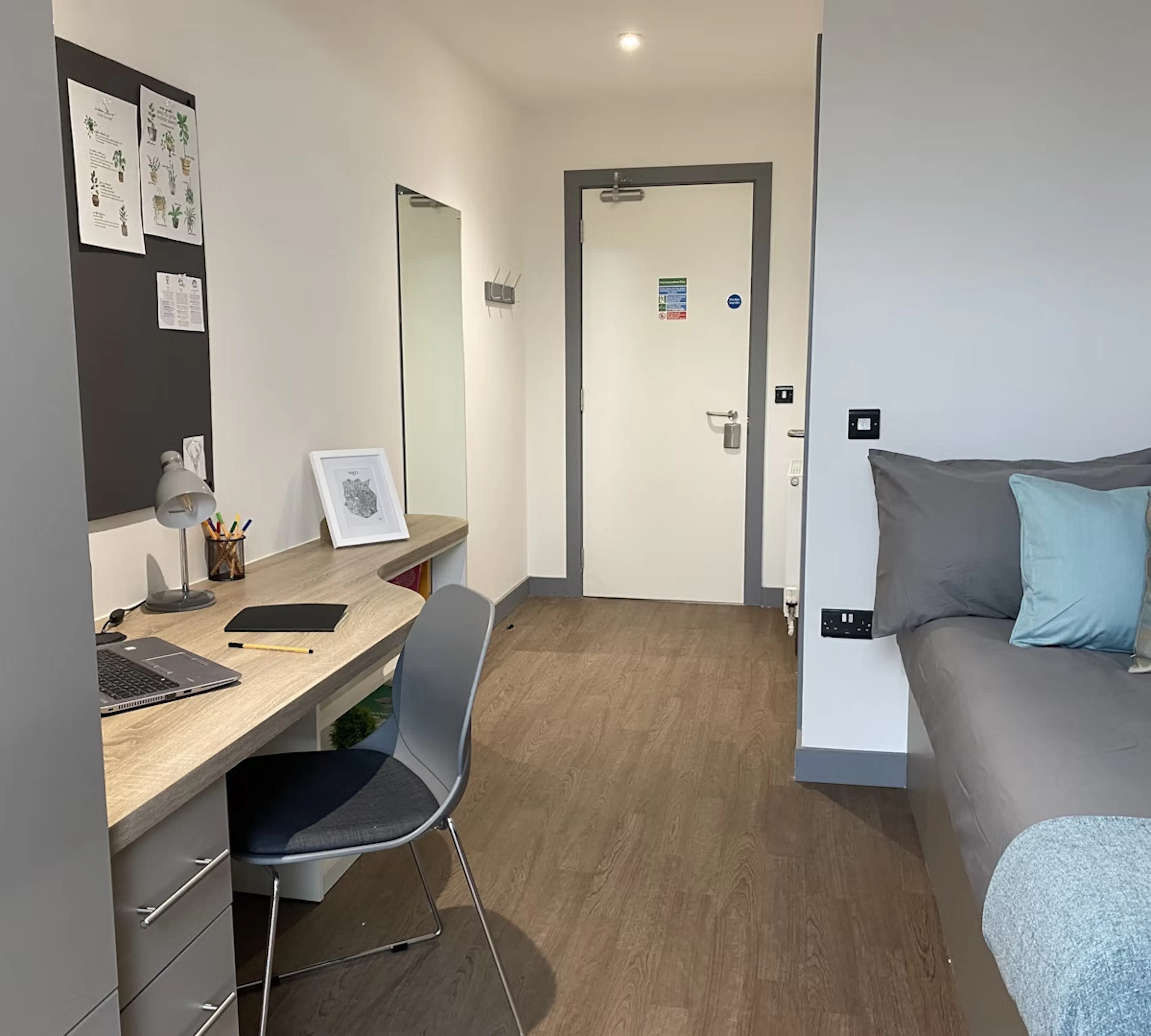 Ensuite Gold ROOM 4