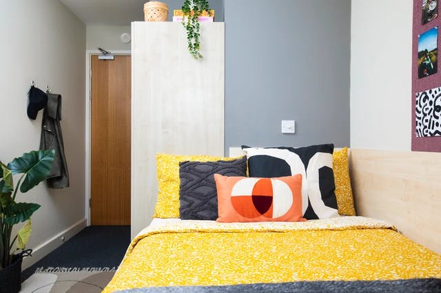 beaumont-court-london-Ensuite Medium Standard Double