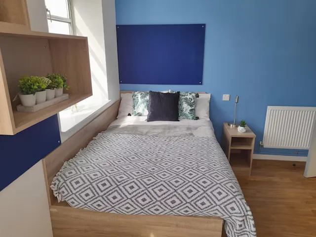 Ensuite plus room image 1