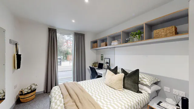 Road View - En-Suite room image 2
