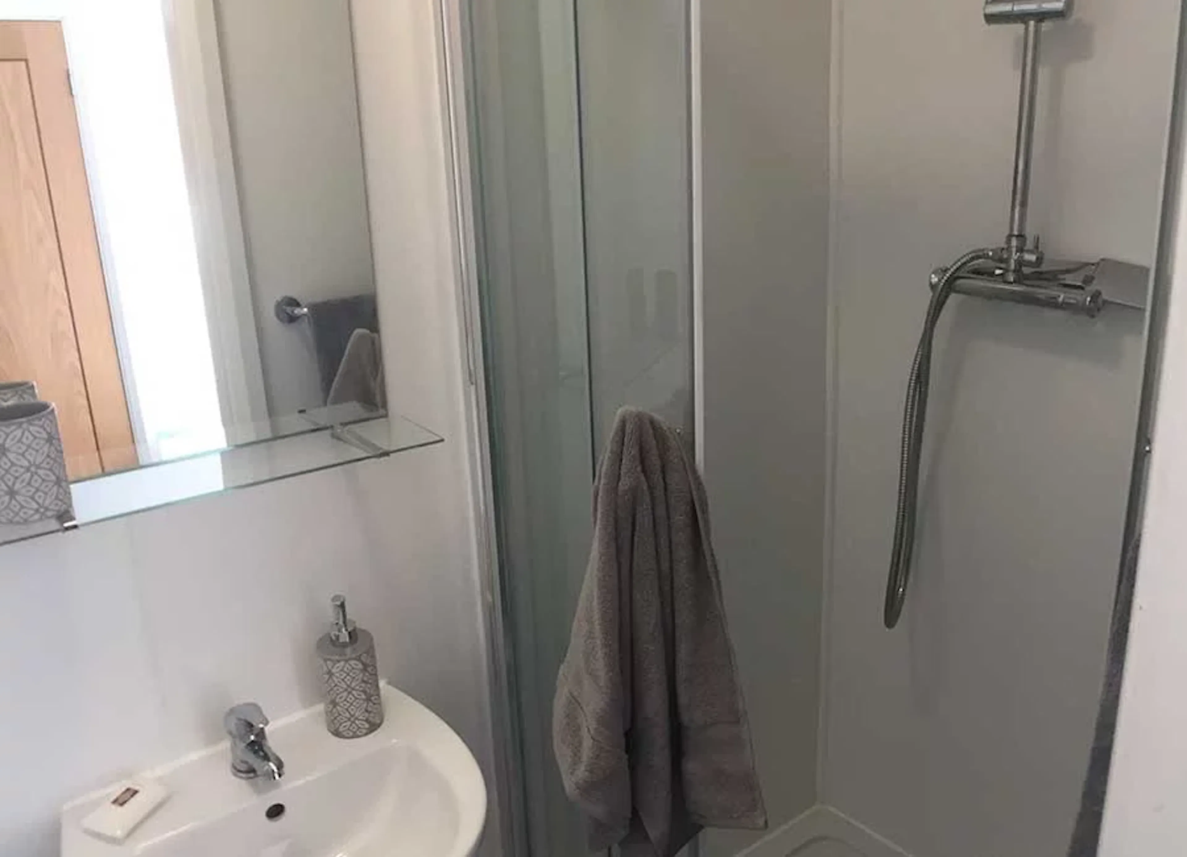 Ensuite Room (Gold-A) BATHROOM 2