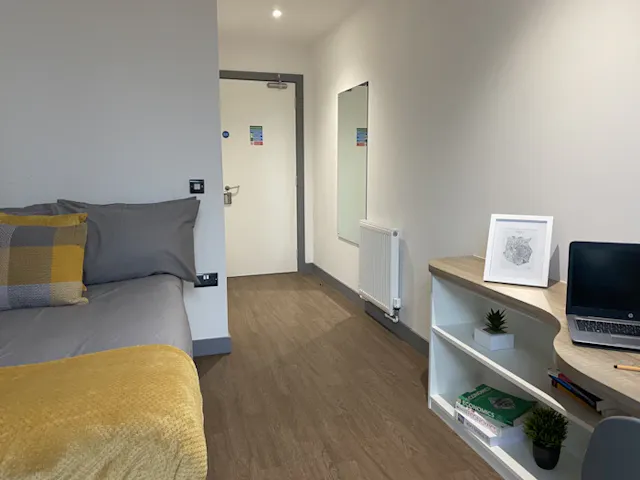 Ensuite Silver - City View Upper Floors room image 2