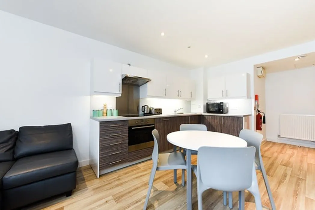 Ensuite-Silver KITCHEN 4