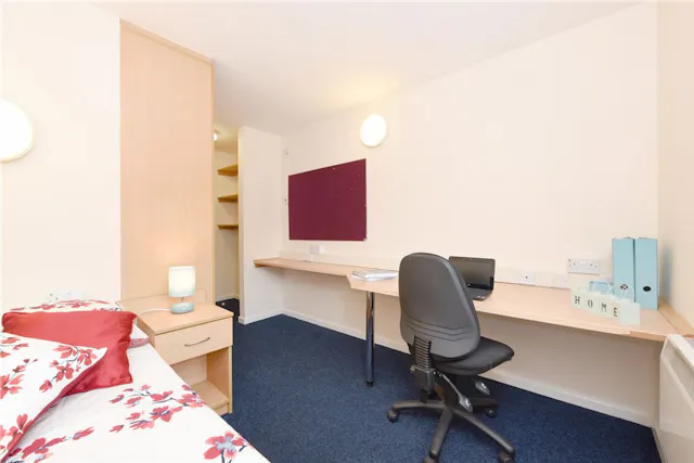 Silver En-Suite room image 1