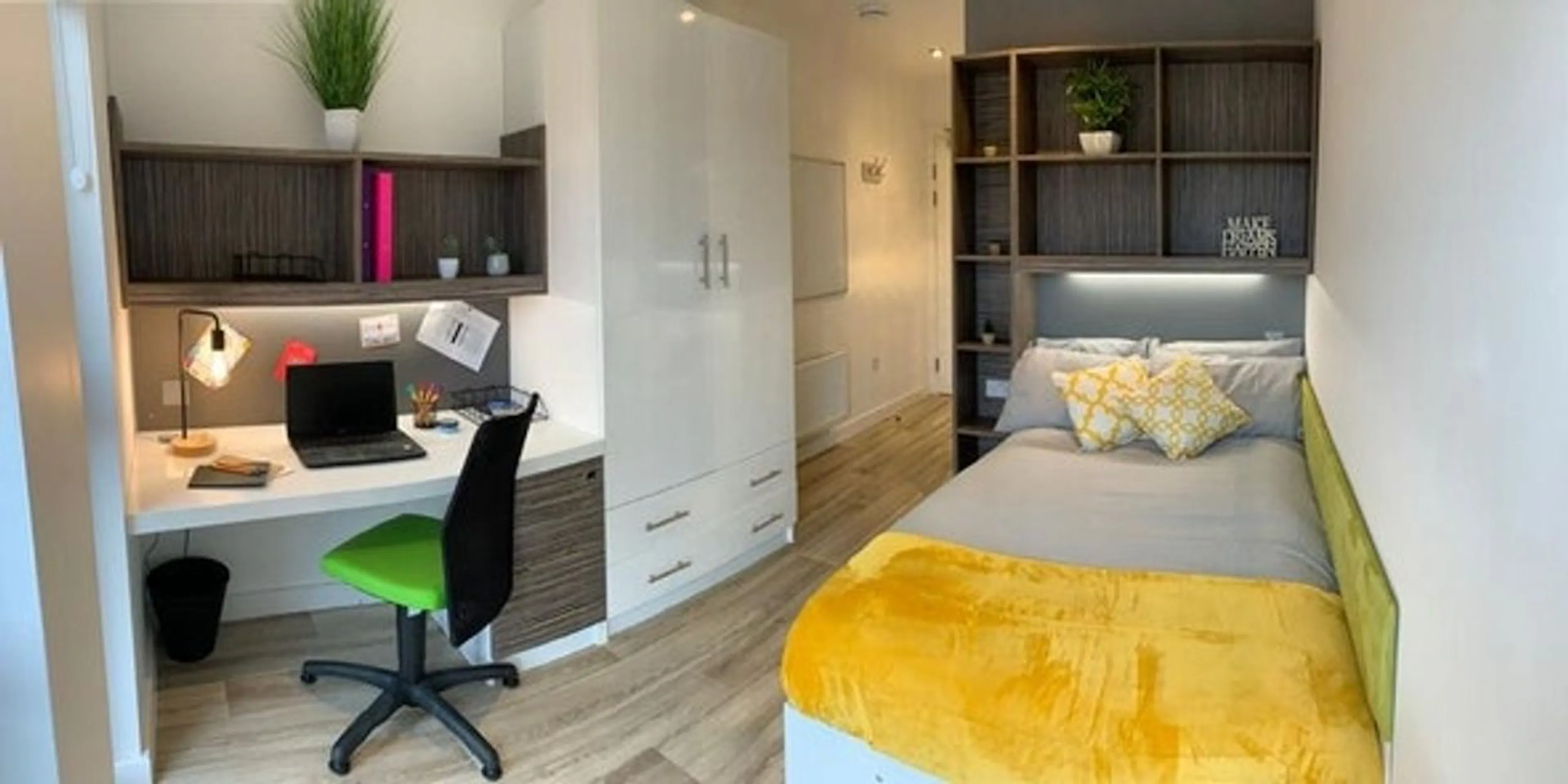 Ensuite-Silver ROOM 3