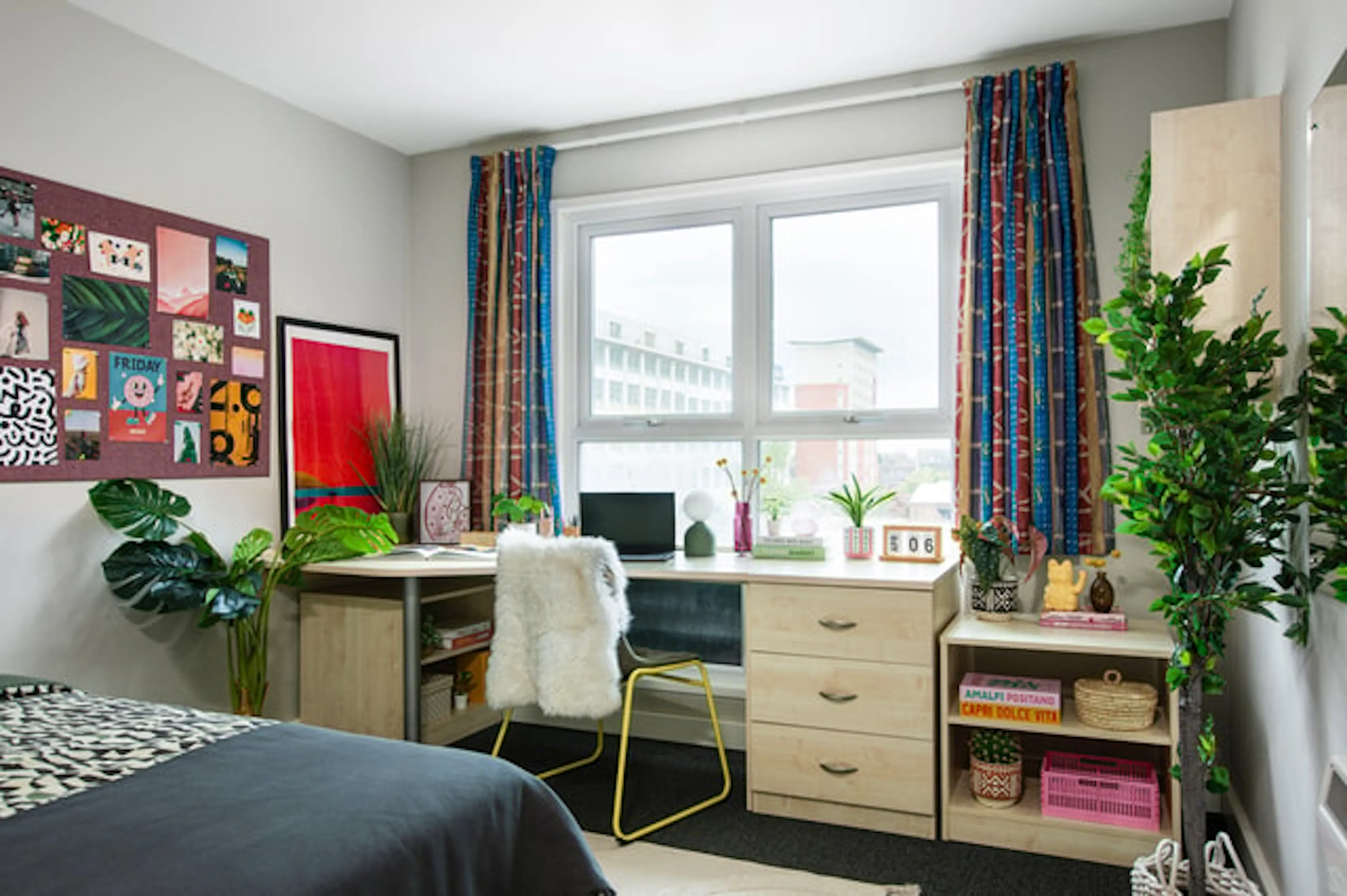 Ensuite: Three Bed Flat Extra Large Standard Double ROOM 3
