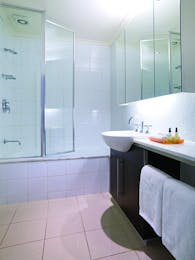 OZiVillage Resort - Twin room - Ensuite Bathroom