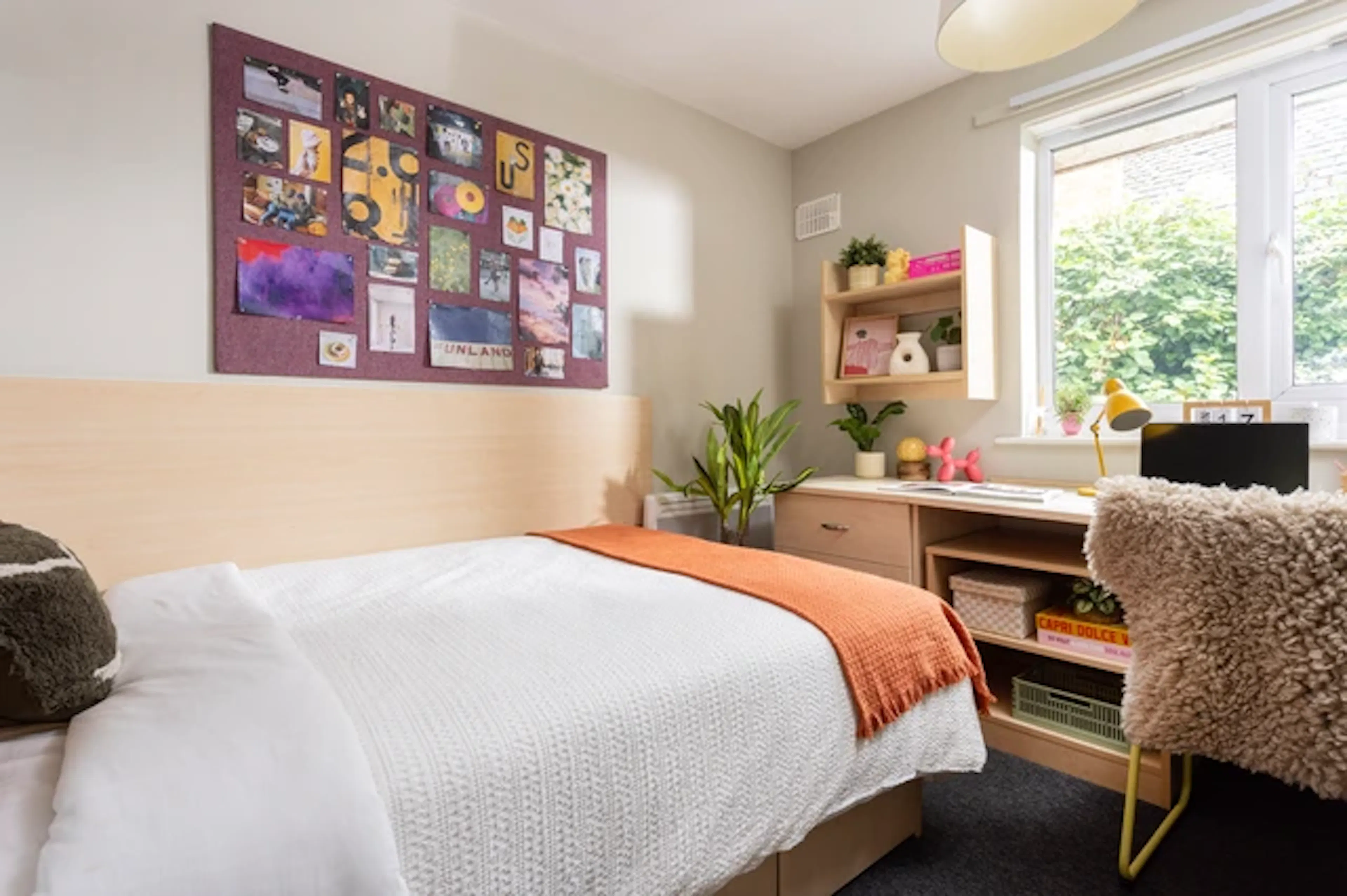 Ensuite: Two Bed Flat Extra Large High Double ROOM 4