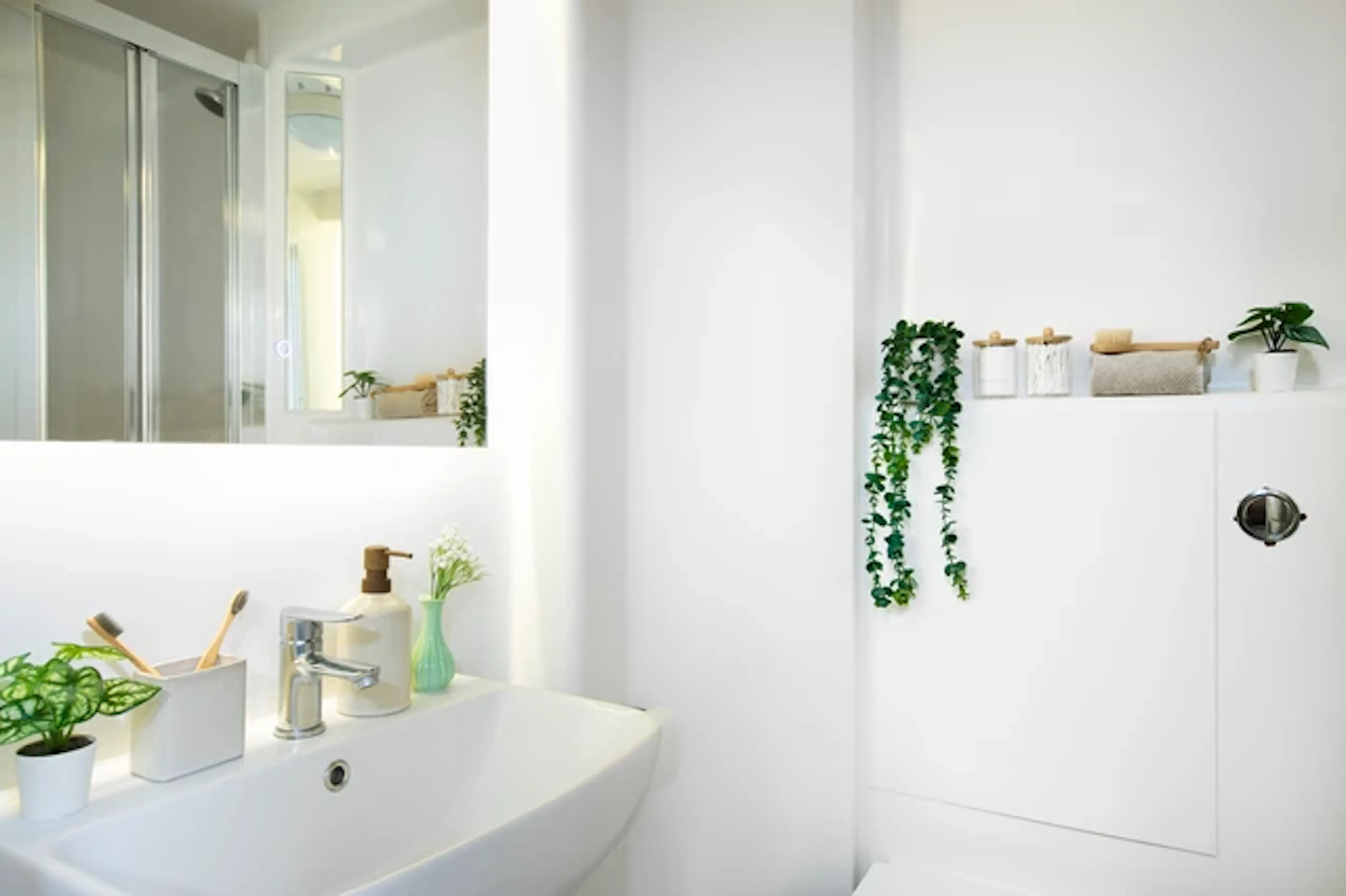 Ensuite Small Standard Double BATHROOM 2