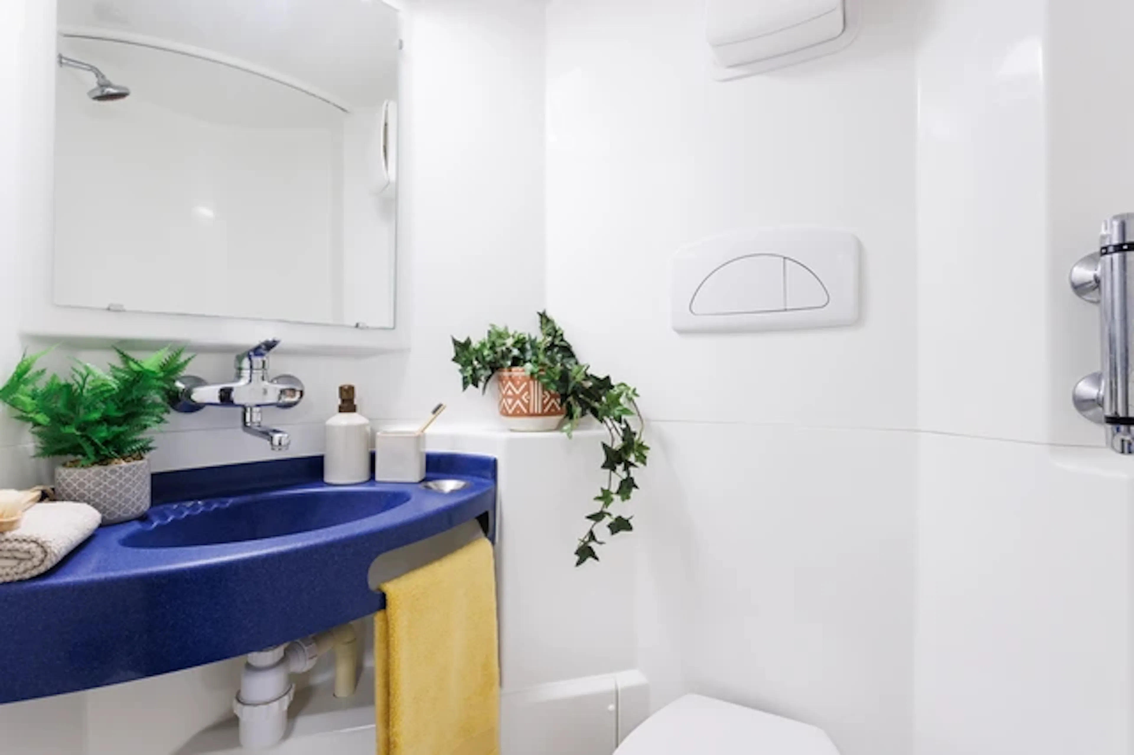 Ensuite Medium High Double BATHROOM 2