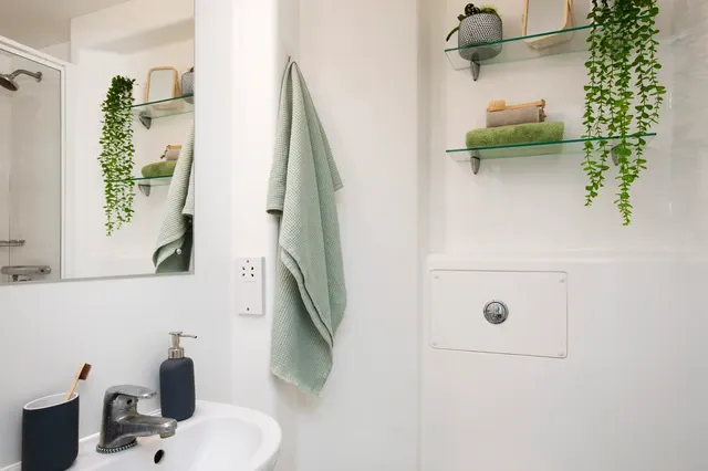 Ensuite Large Highest Single BATHROOM 2