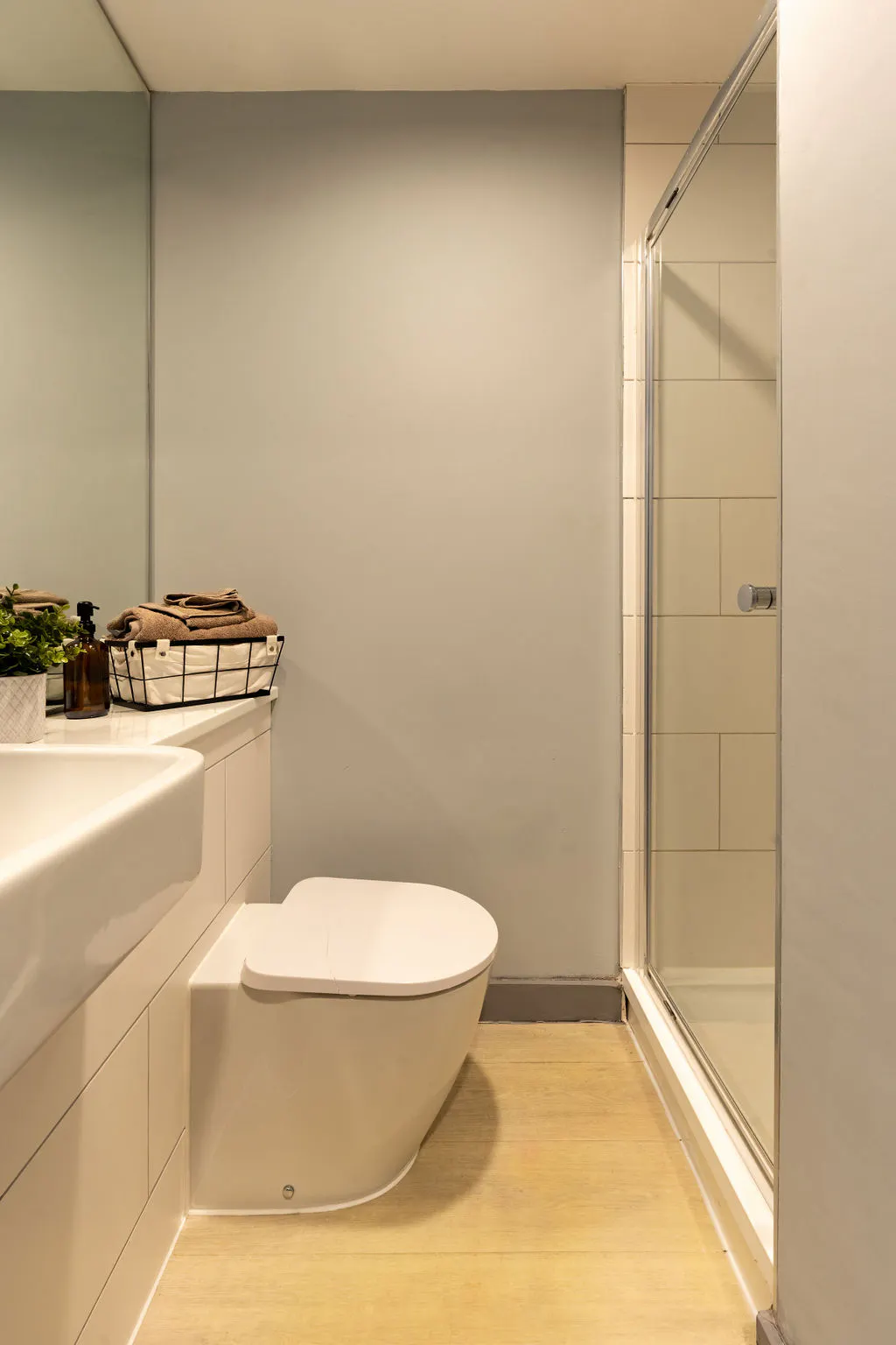 Platinum Studio BATHROOM 1