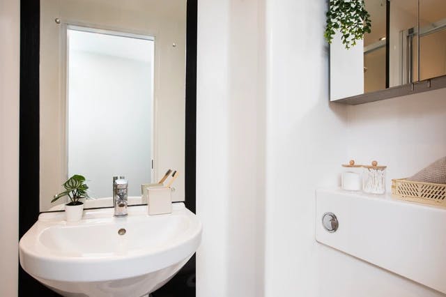 Ensuite Small High Double