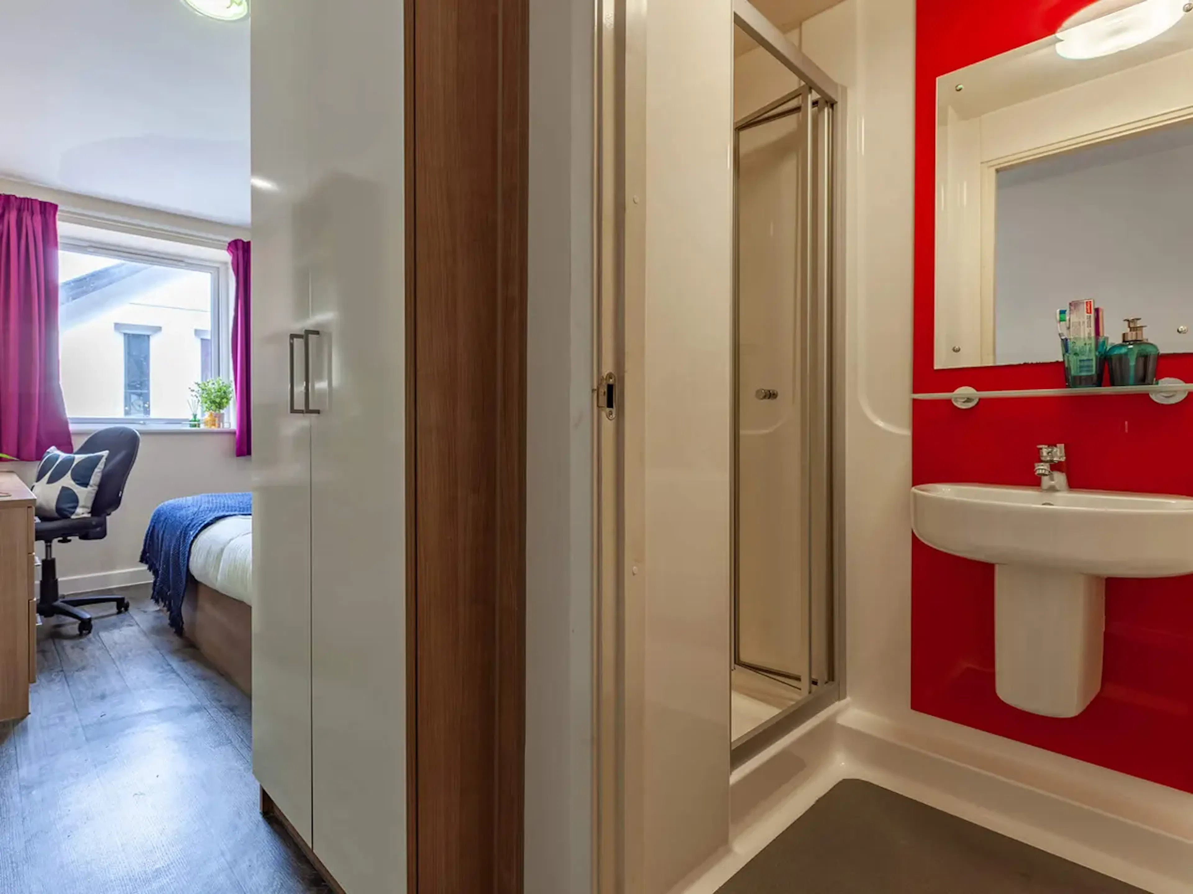 Ensuite BATHROOM 3