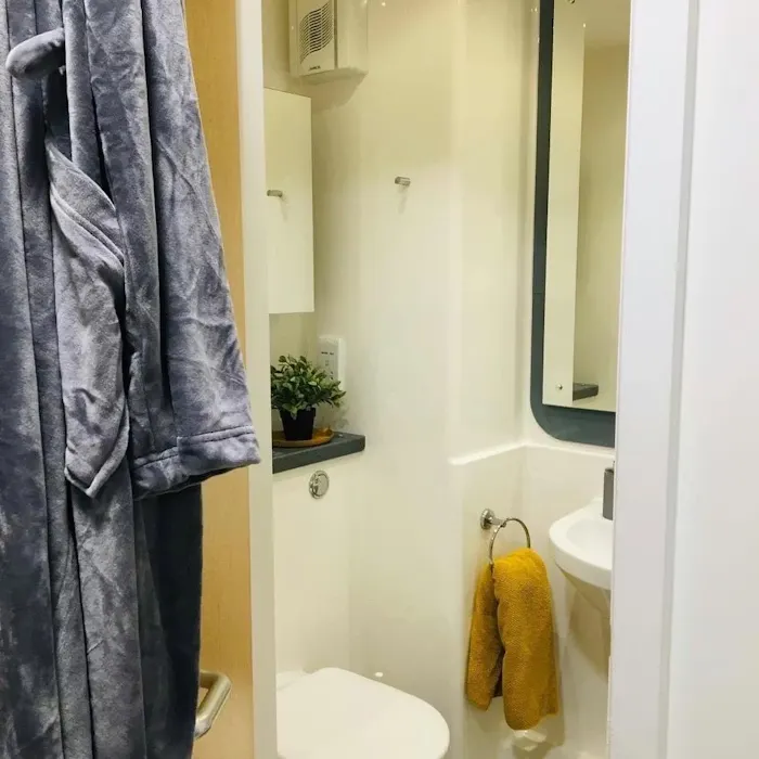 Ensuite bronze balcony