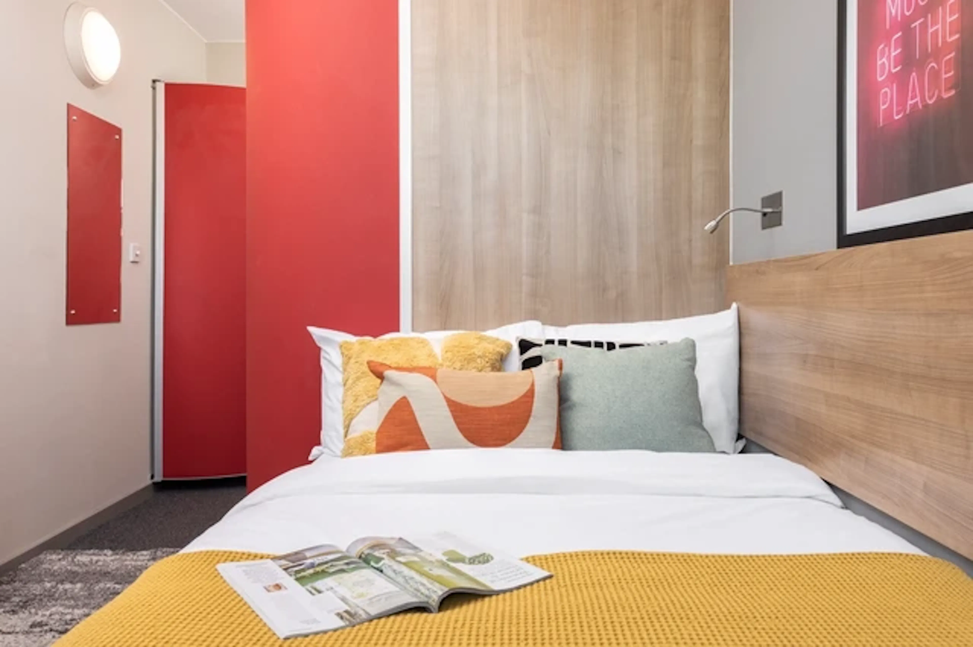 ensuite three bed flat large high double ROOM 4