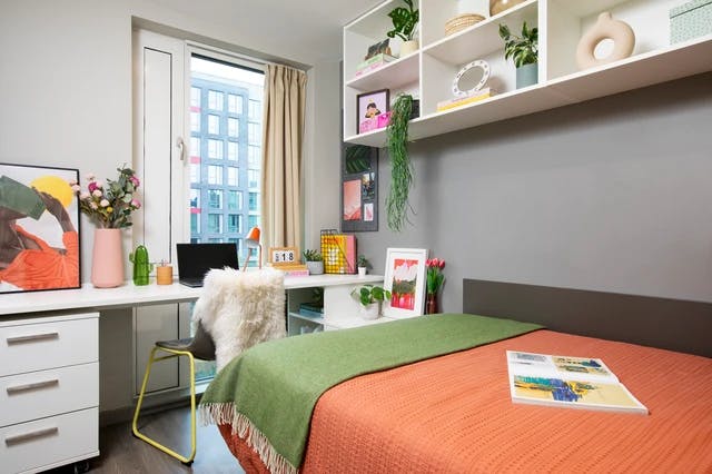 Ensuite Small High Double