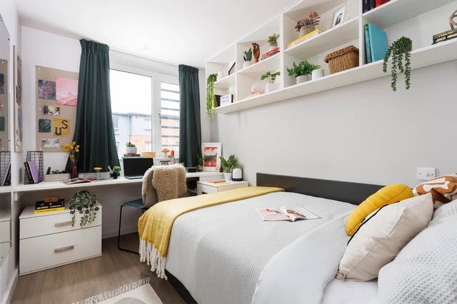 kincardine-court-manchester-Ensuite Medium Standard Double