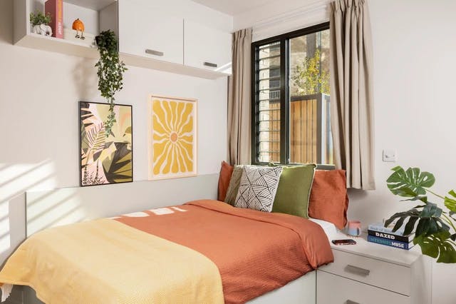 burnet-point-edinburgh-Ensuite Large Standard Double