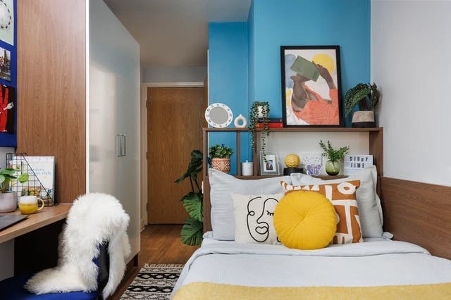 sugarhouse-close-edinburgh-Ensuite Large Standard Double