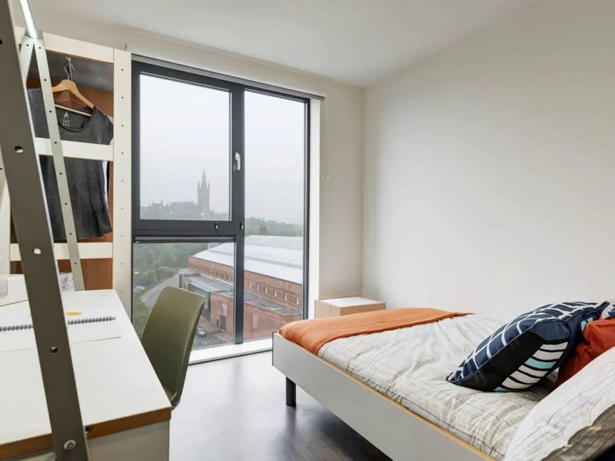 ROOM ROOM