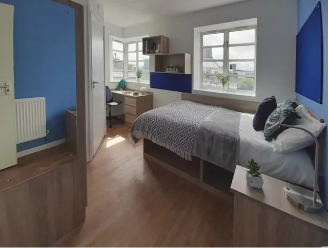 Ensuite room image 1