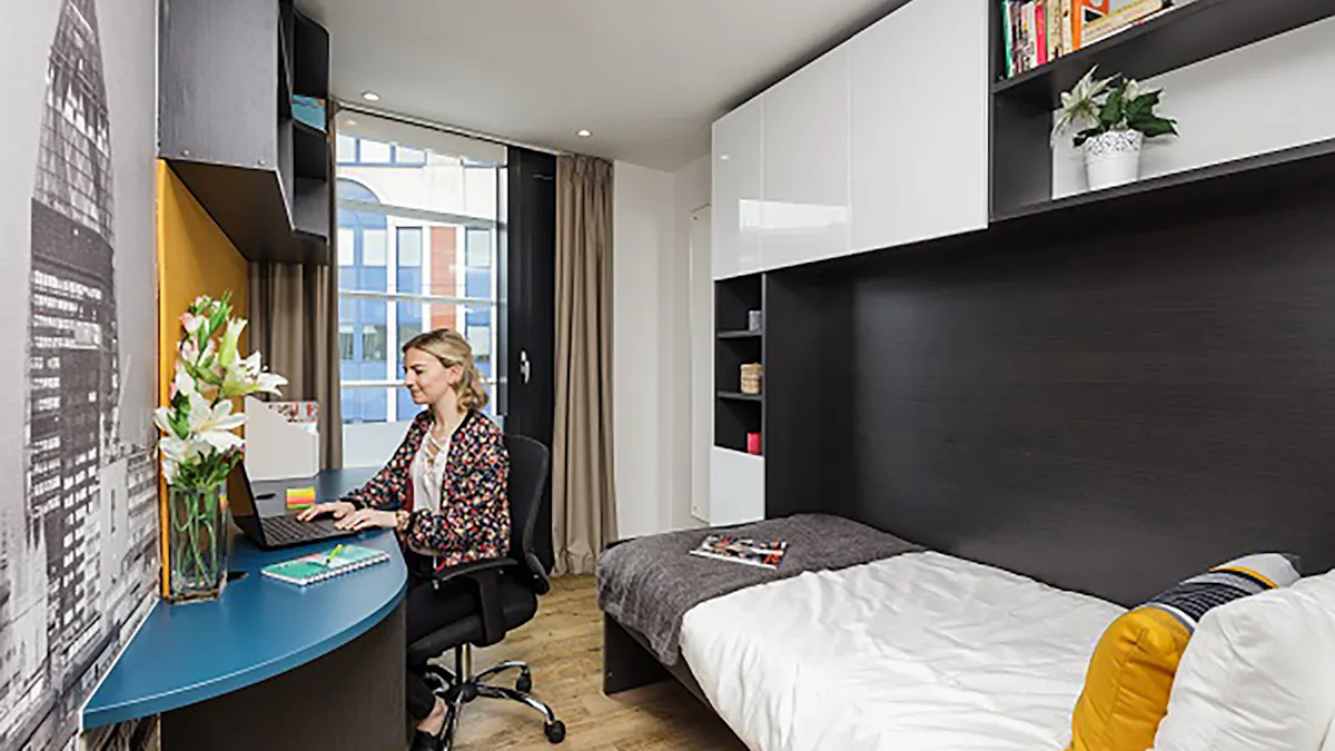 Ensuite room in a 2 person flat ROOM