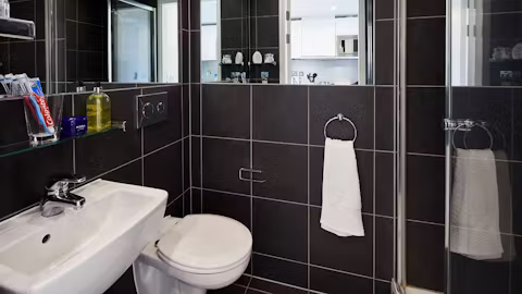 urbanest-st-pancras-london-BATHROOM