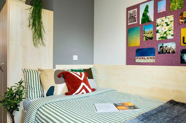 Ensuite: Three Bed Flat Large Standard Single