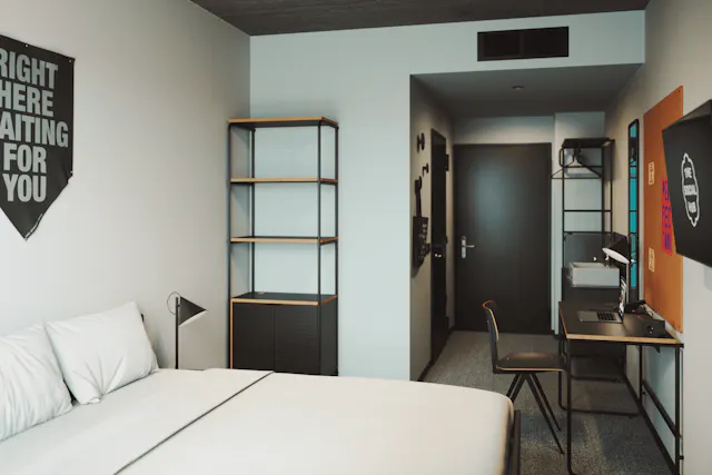Executive Queen room image 2