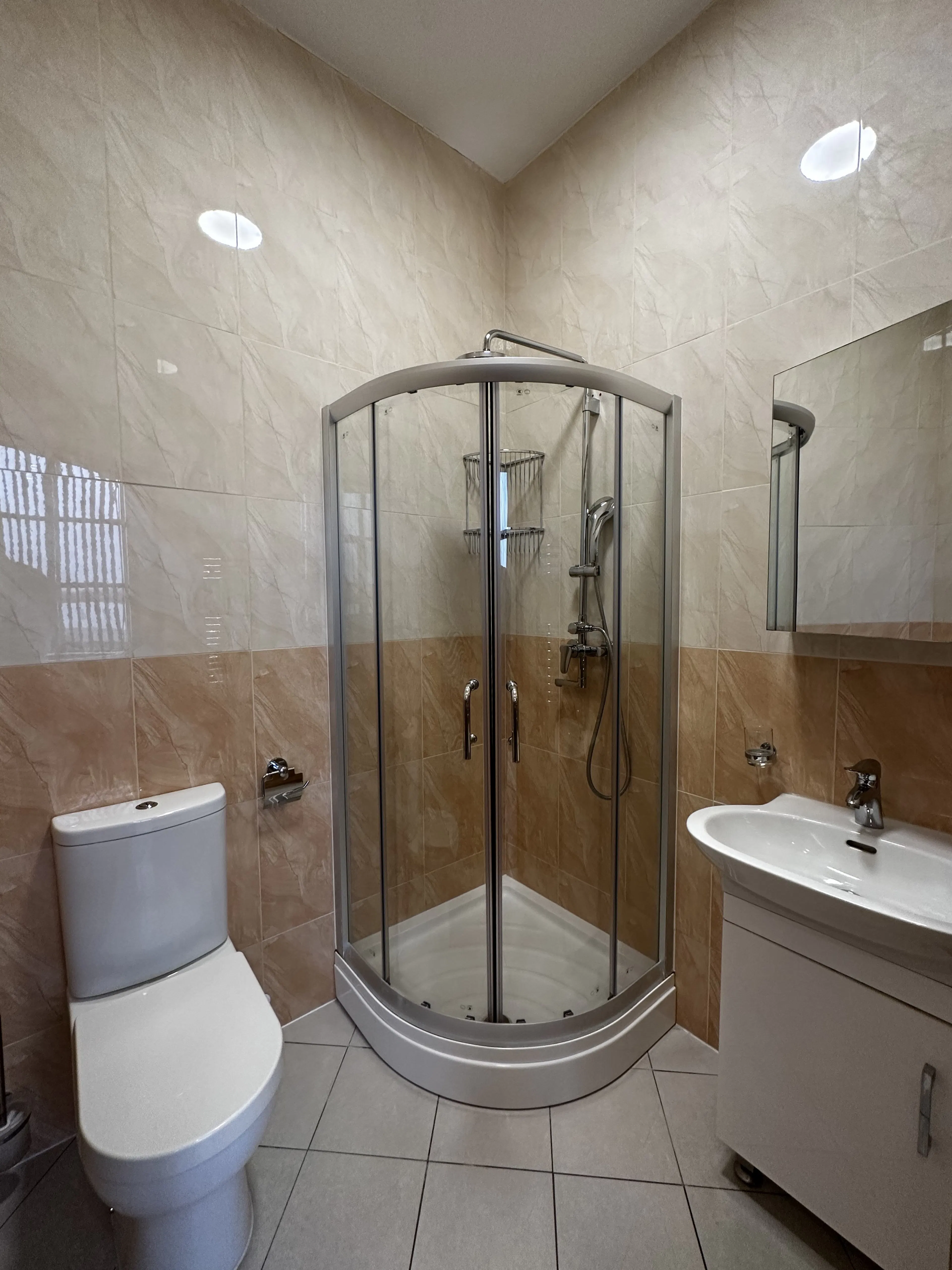 Executive Studio BATHROOM 4