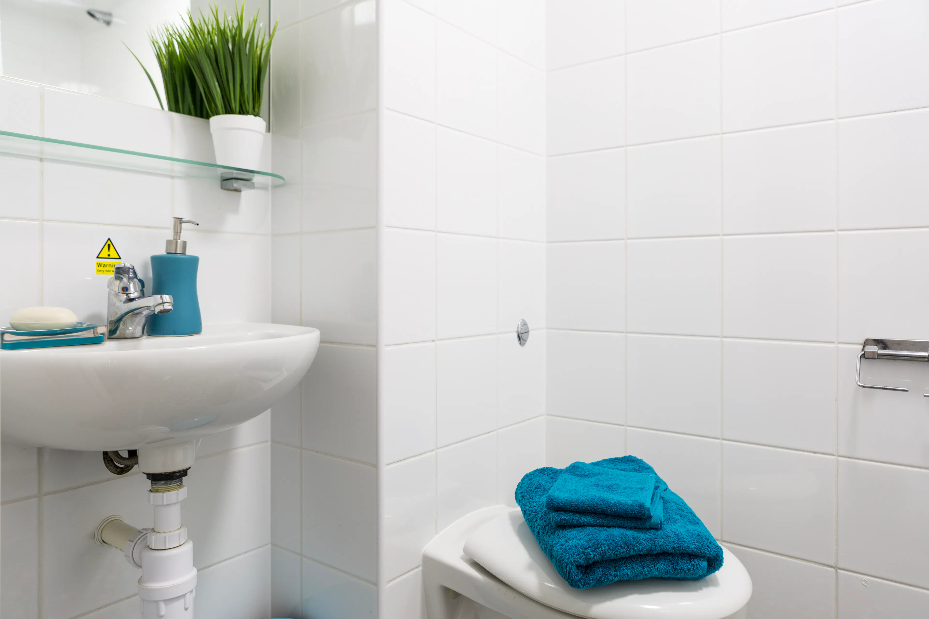 Ensuite BATHROOM 2