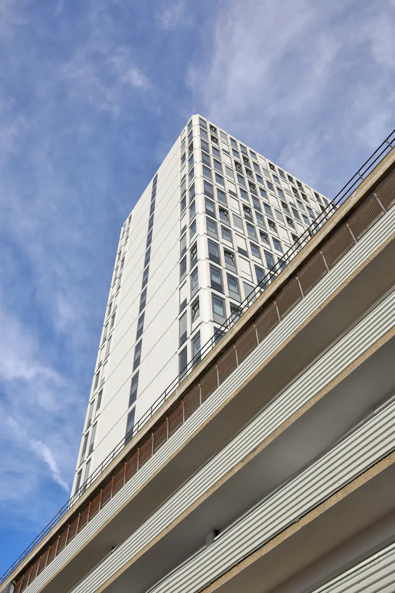 BUILDING