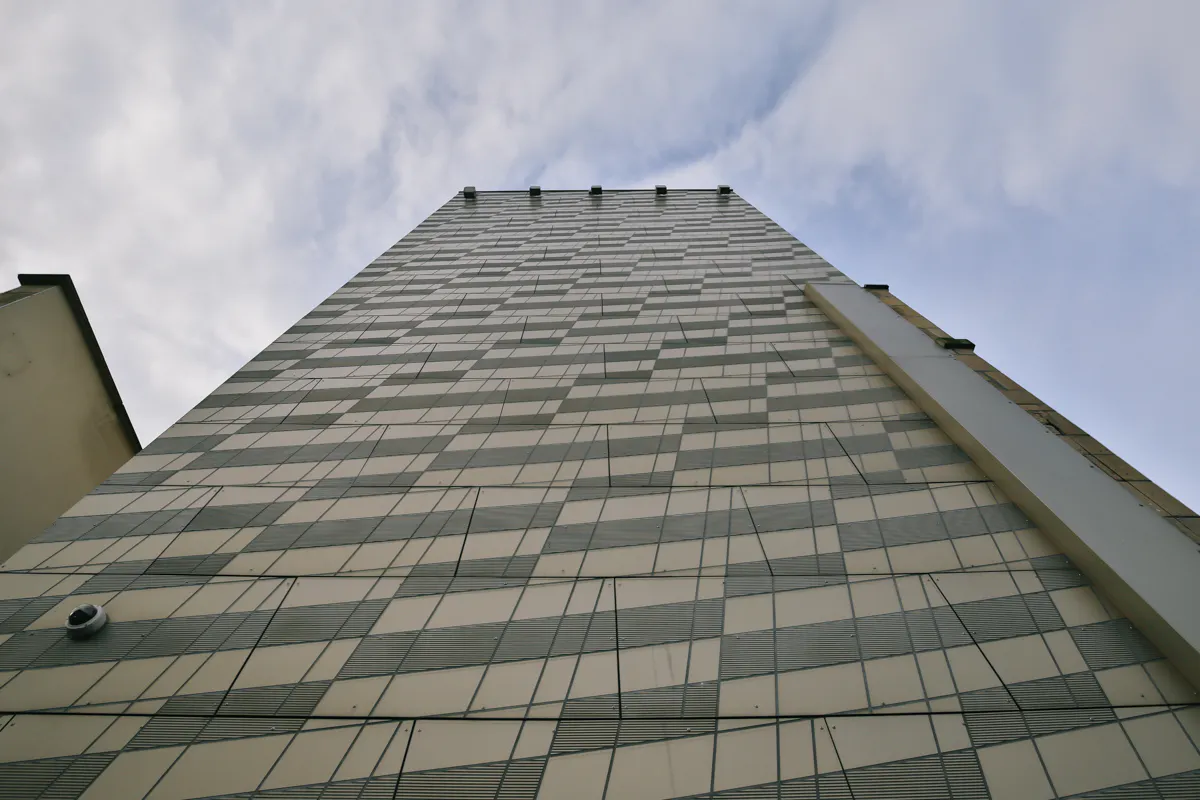 BUILDING