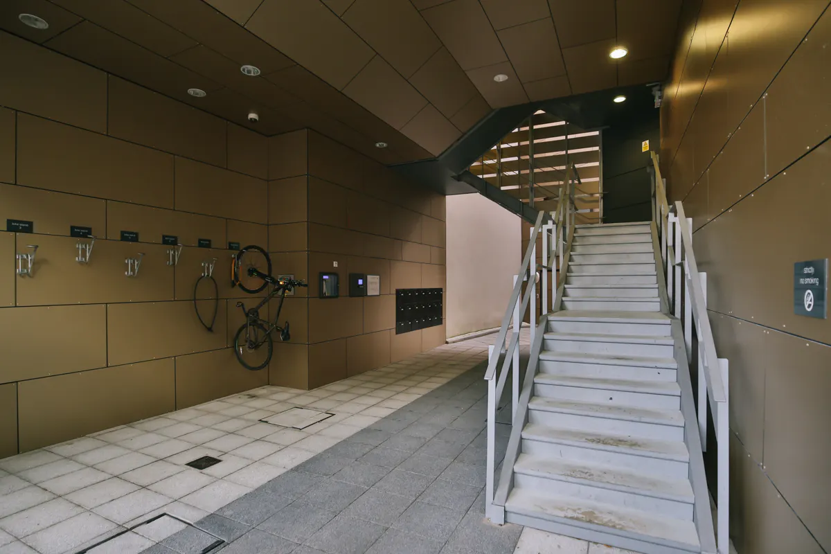 BUILDING
