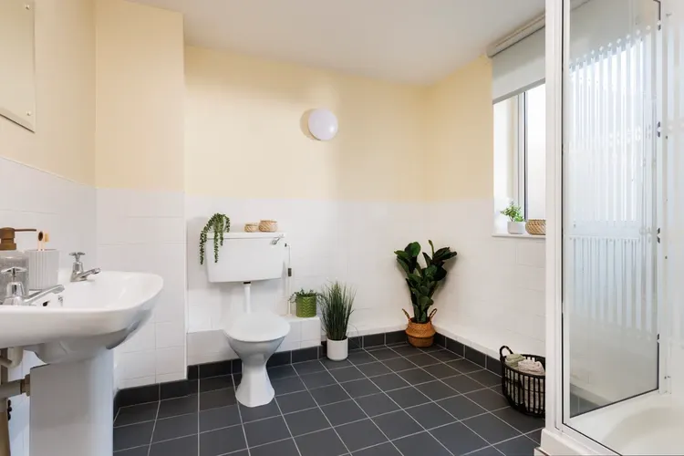 Extra Large Standard Double Ensuite