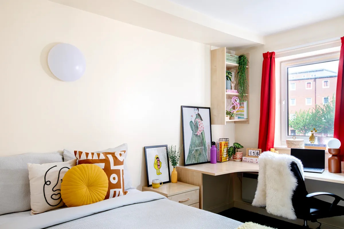 Ensuite: Three Bed Flat Extra Large Standard Double ROOM