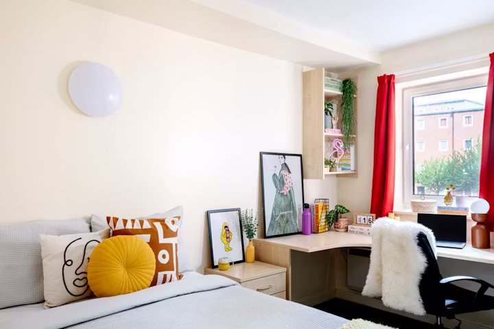 castle-court-leicester-leicester-Ensuite: Three Bed Flat Extra Large Standard Double-1