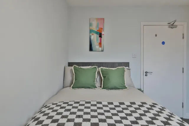 5 Bed Flat room image 1