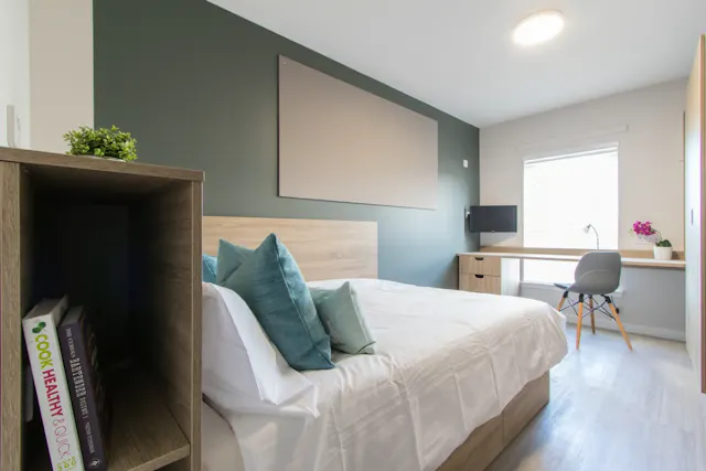 Flat 10, 7 room image 1