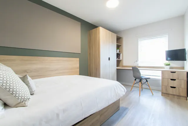 Flat 12, 7 room image 1