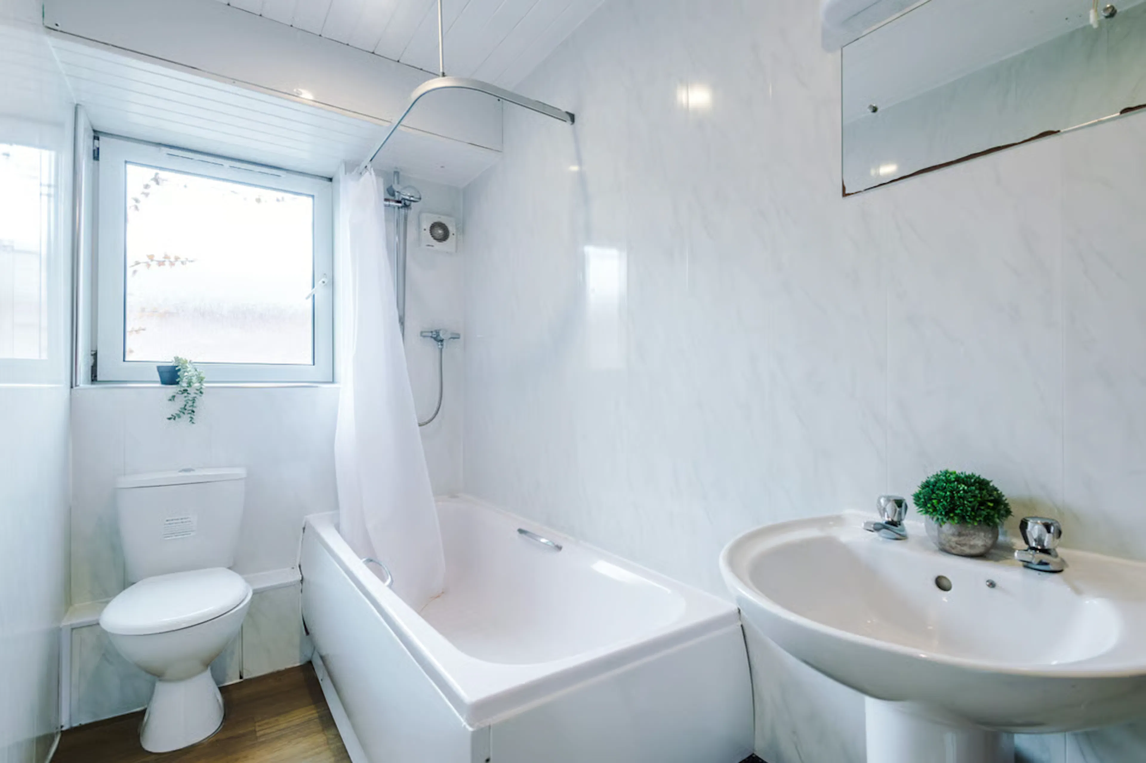 Flat 15, 2 Bedroom Apartment BATHROOM 4
