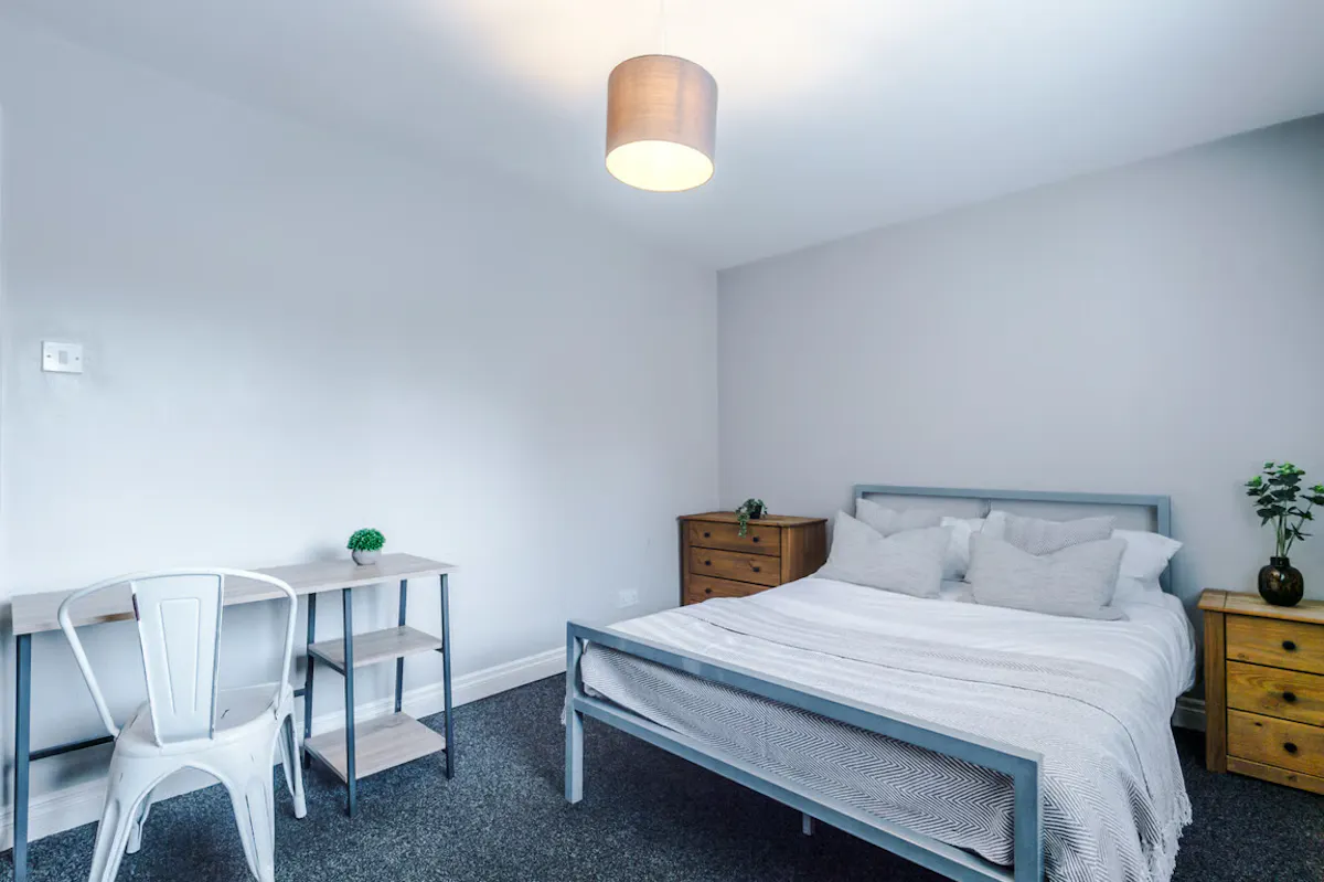 Flat 15, 2 Bedroom Apartment ROOM