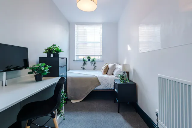 Flat 17 room image 1