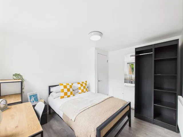 2 Bedroom House Flat 17 room image 1