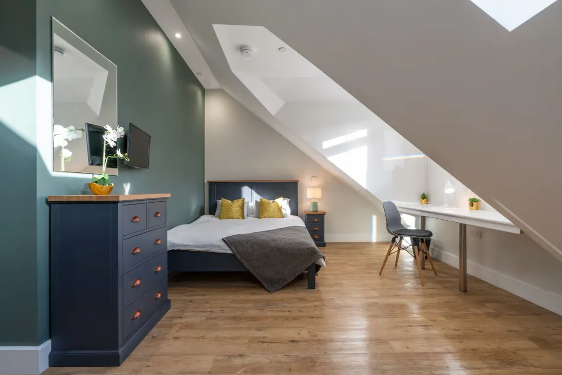 7 Bedroom Apartment, Flat 1 ROOM 2