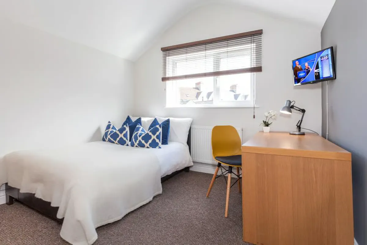 7 Bedroom Apartment, Flat 3 ROOM