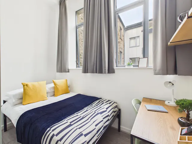 Flat 3, 3 Bedroom House room image 1