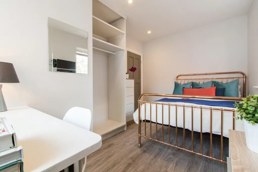 flat-1-victoria-court-mews-leeds-Flat 4